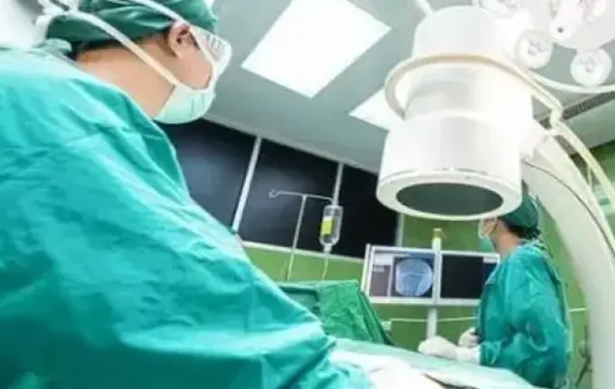 Mulher fica sem ovários após cirurgia e recebe indenização em SC