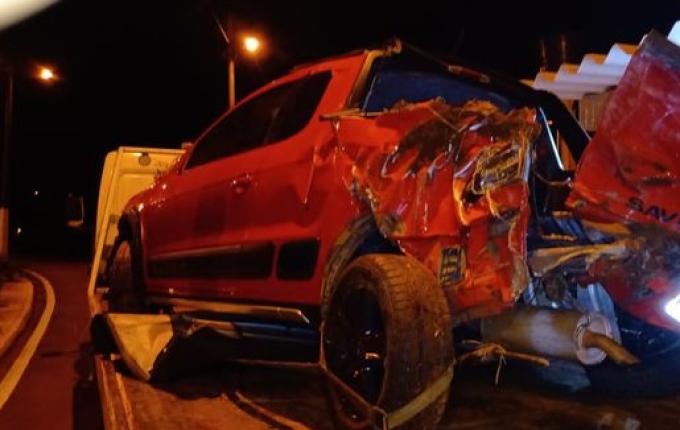 Caroneiro de veículo morre em capotamento na SC-480