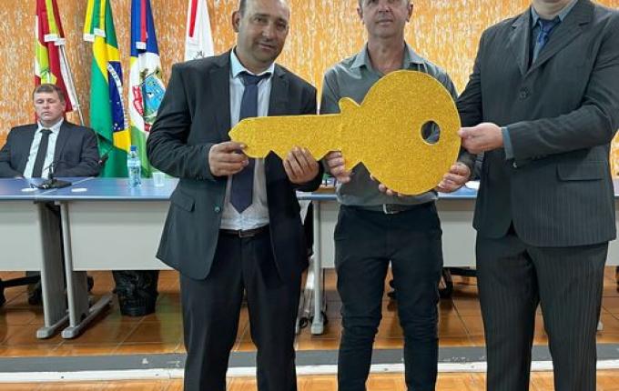 Eleitos tomam posse e assumem cargos em Barra Bonita