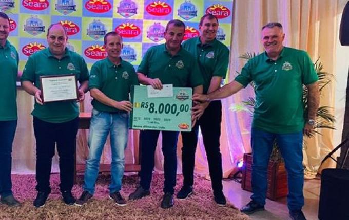 JBS de Itapiranga registra bons números na avicultura com premiação a produtores