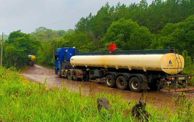 Casan transporta diariamente mais de 700 mil litros de água bruta