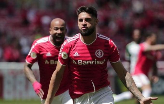 Na volta da torcida ao Beira-Rio, Inter goleia a Chape com show de Yuri Alberto