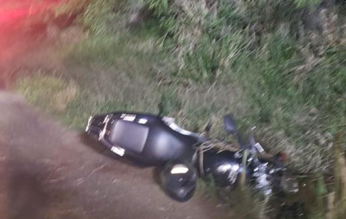 Homem sofre ferimentos em queda de motocicleta na BR 163