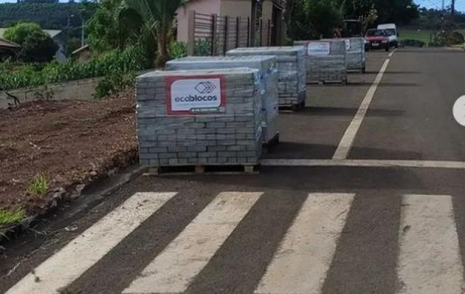 Obras de calçadas acessíveis são retomadas em Princesa com investimento de R$ 4 milhões