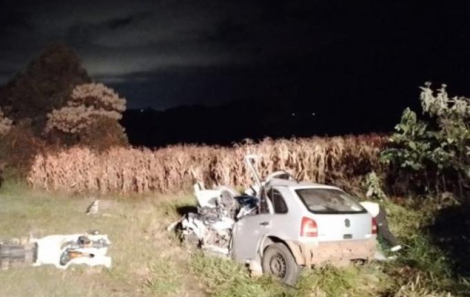 Colisão entre carro e caminhão tem uma morte e dois feridos