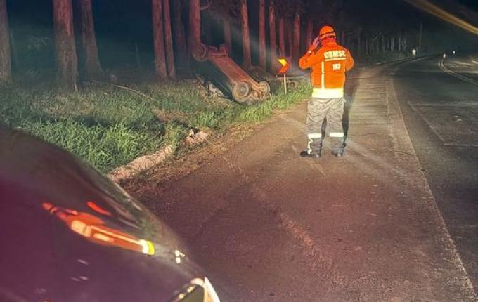 Homem fica ferido após capotamento de veículo na BR 158, em Caibi