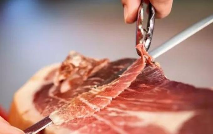 Por que ‘não se deve’ comer carne vermelha na Sexta-feira Santa?