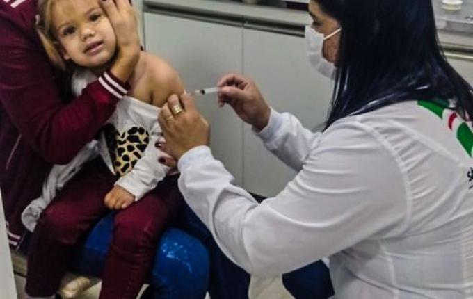 Vacinação de crianças contra a gripe cai de 75% para 51% em Santa Catarina