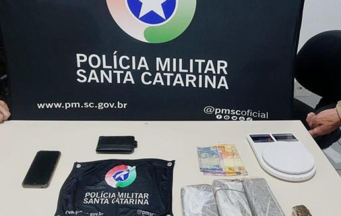 PM prende dois homens suspeitos de tráfico de drogas na região