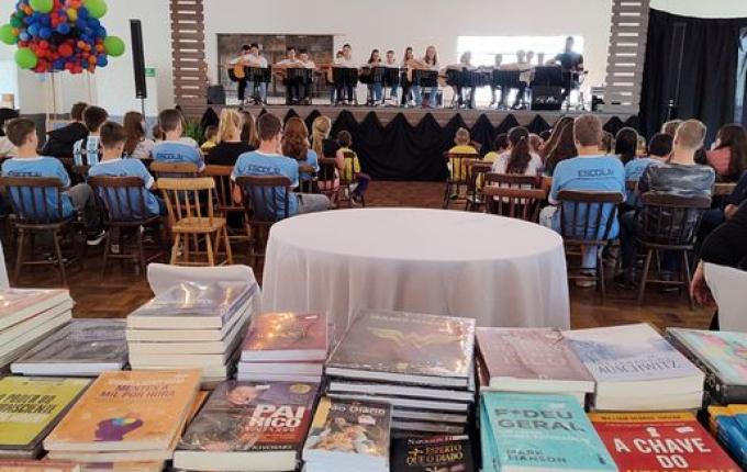 São João do Oeste realiza mais uma edição da Feira do Livro