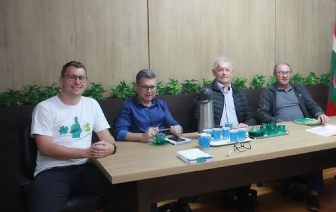 São João do Oeste avalia participação do Santé no Hospital Santa Casa Rural