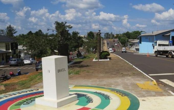 Brasil fecha fronteiras terrestres, mas libera cargas e ações humanitárias