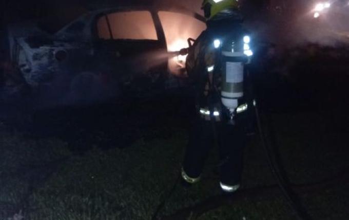 Incêndio destrói carro no interior de Iporã do Oeste