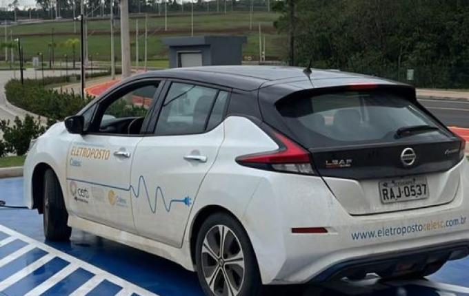 Celesc amplia corredor elétrico com novos eletropostos em Chapecó