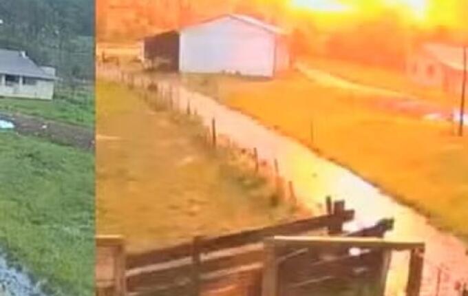 Raio atinge cerca elétrica, provoca incêndio e assusta família em Porto União