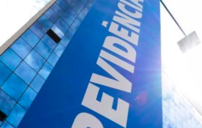 Lula sanciona lei que proíbe descontos automáticos em benefícios do INSS