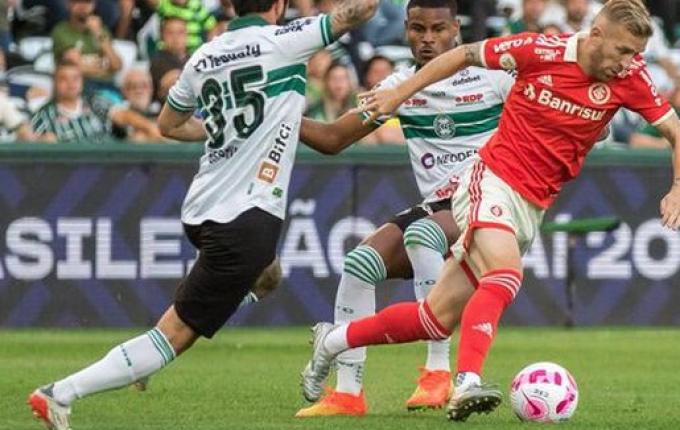 VAR anula gol de Alemão, e Coritiba e Inter empatam no Couto Pereira