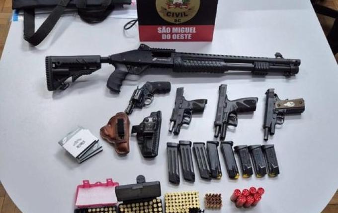 PC apreende armas na casa de homem investigado por ameaças em SMO