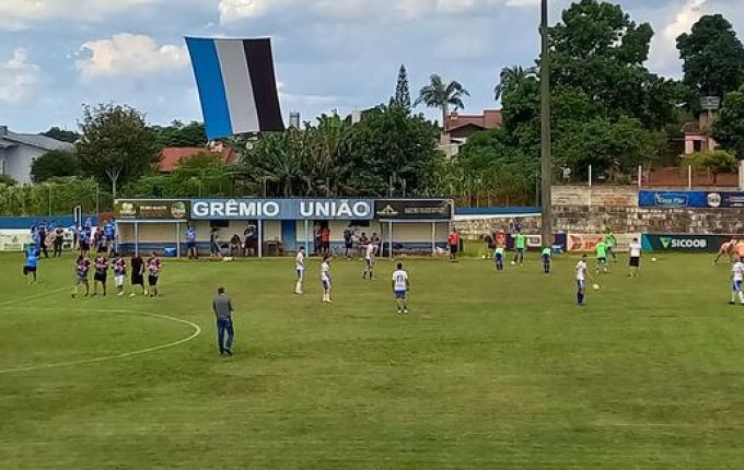 Em jogo equilibrado, Grêmio União vence o Ipanema pela Taça D'Lamb
