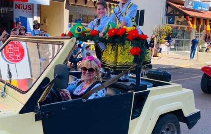 FOTOS: Desfile Cultural abre a 43ª Oktoberfest de Itapiranga