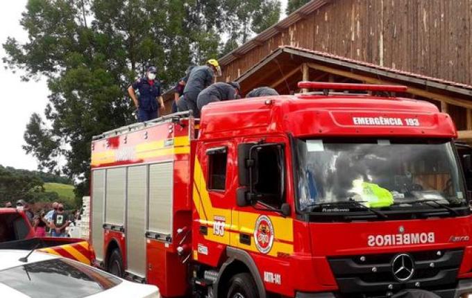 VÍDEO: cortejo marca despedida de ex-prefeito de São José do Cedro
