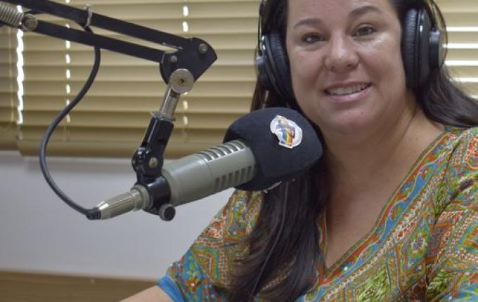 Locutora da Rádio Cidade é finalista no prêmio “Microfone de Ouro”