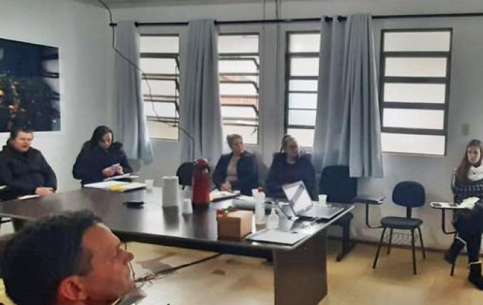 Conselho de Alimentação Escolar de Iporã do Oeste recebe capacitação