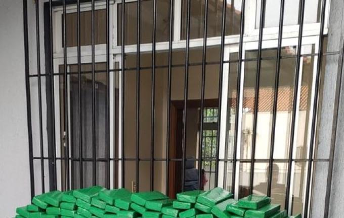 PRF e PMR apreendem mais de 600 Kg de maconha na SC-160
