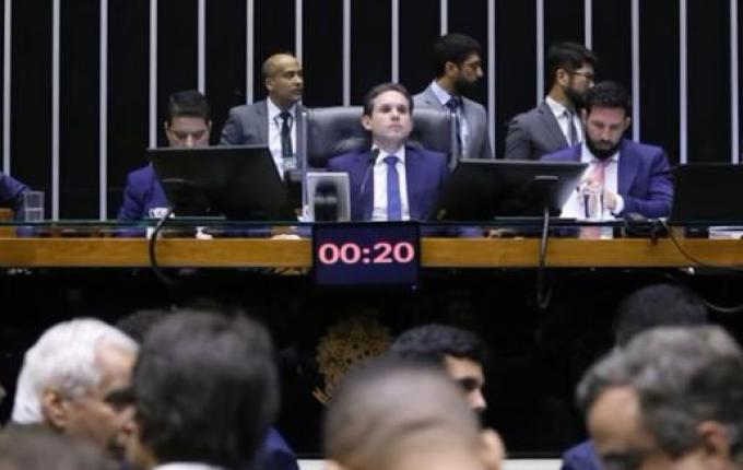 Câmara aprova PL Antifacção, que endurece penas para o crime organizado