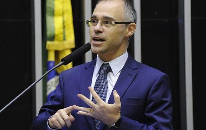 Governo confirma André Mendonça no Ministério da Justiça
