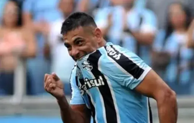 Grêmio vence o Guarani e Diego Souza faz retorno magistral com três gols