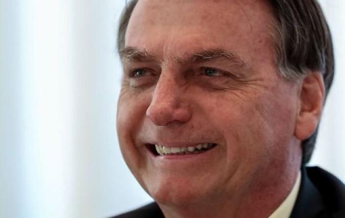 Bolsonaro sanciona lei de auxílio financeiro para o setor cultural