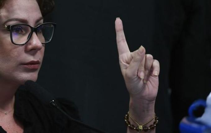 Justiça italiana mantém prisão de Zambelli, e defesa aguarda decisão de ministro