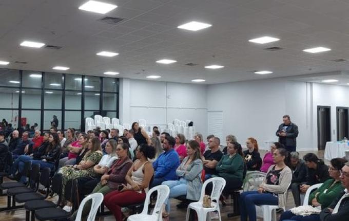 Grande público participa da assembleia de fundação da Associação dos Autistas