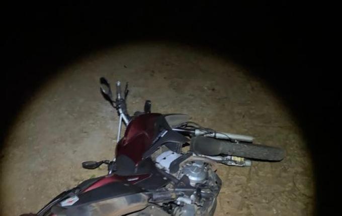 Motociclista foge da PM, abandona moto e se esconde em mata no Bairro Santa Rita, em SMO