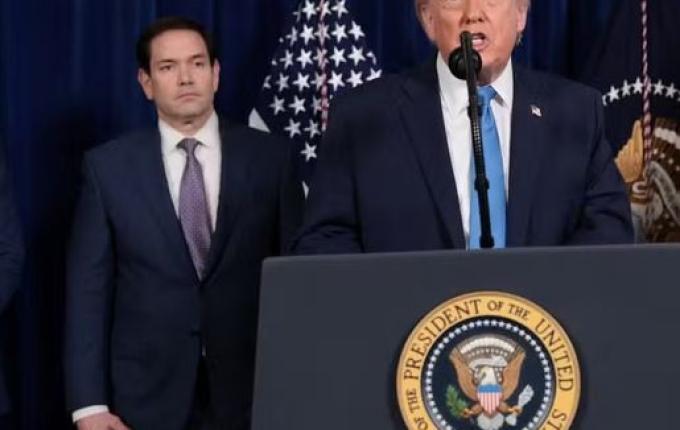 Trump diz que EUA vão governar Venezuela interinamente e controlar petróleo do país