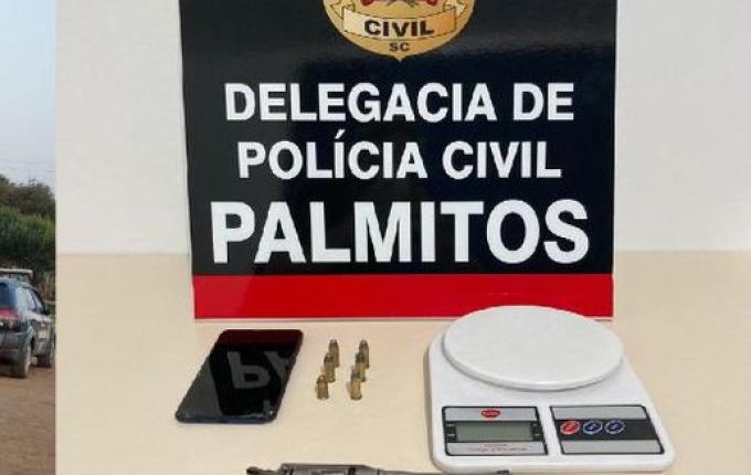 Polícia Civil de Palmitos prende homem por posse irregular de arma de fogo