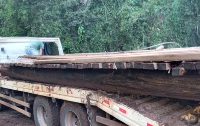 Prefeitura recoloca ponte levada pela enxurrada no interior de Tunápolis