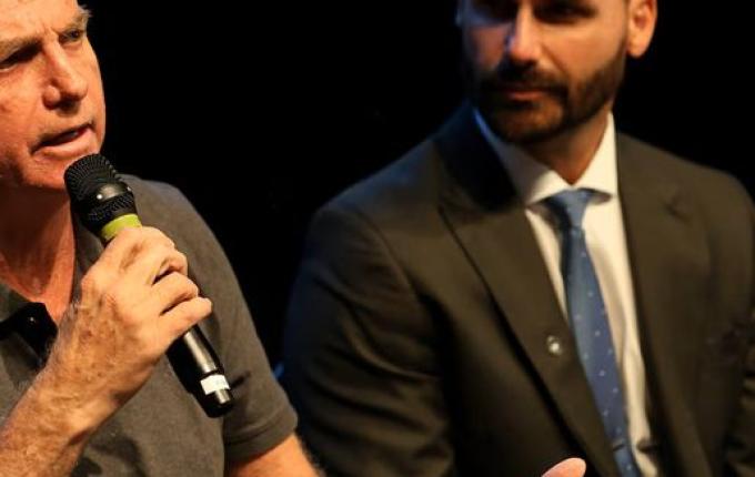 PF indicia Jair e Eduardo Bolsonaro por tentativa de atrapalhar inquérito sobre golpe