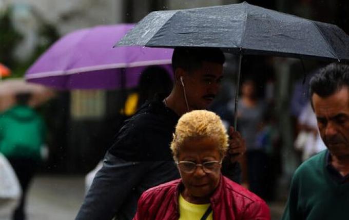 Frente fria traz chuva forte a SC no final de semana
