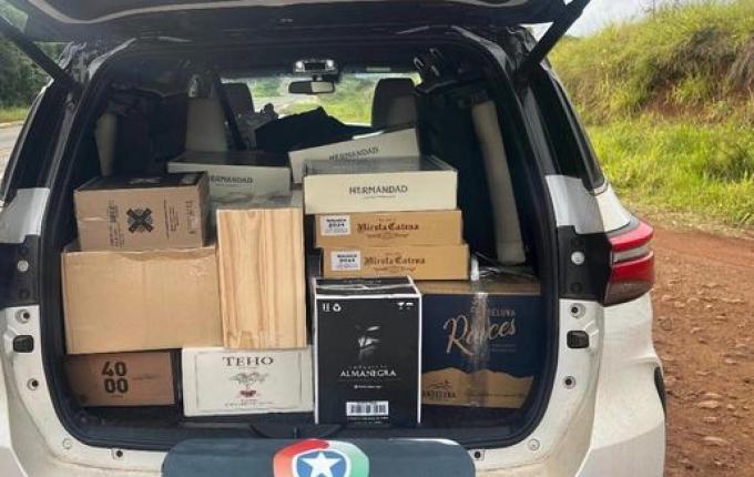 Polícia apreende caminhonete com R$ 39 mil em mercadorias ilegais na BR-280, em Dionísio Cerqueira