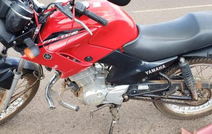 Colisão entre carro e moto deixa mulher ferida na SC 163