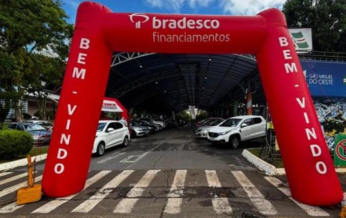 Maior edição do Feirão de Veículos reúne expositores e público na Praça Walnir Bottaro Daniel