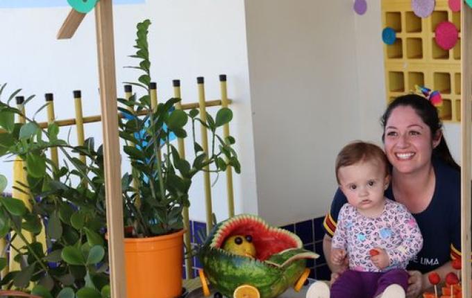 Centro Municipal de Educação Infantil promove dia da fruta com alunos
