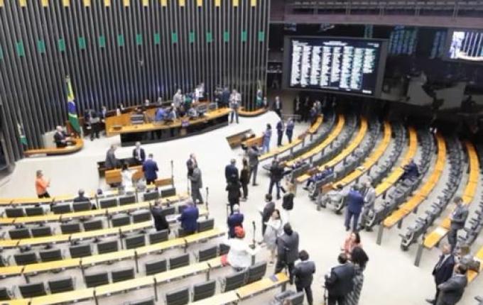 Nove deputados federais e um senador renunciam para assumir prefeituras em 2025