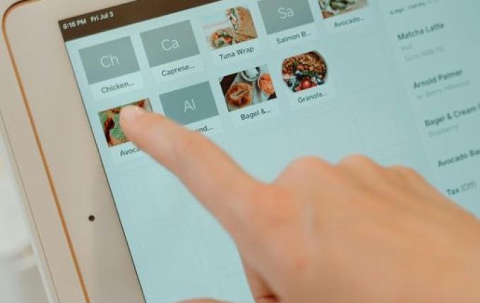 Alesc debate proposta que obriga uso de cardápios físicos em estabelecimentos de SC