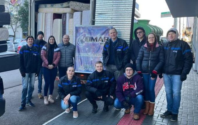 Campanha da Reimar Móveis beneficia 14 famílias com doação de colchões usados em SMOeste