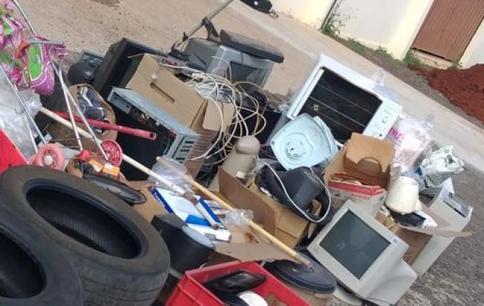 Mutirão no Bairro São Luiz recolhe mais de 450KG de pneus e materiais eletrônicos