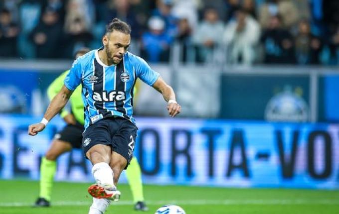 VÍDEO: Em jogo atrasado, Grêmio volta a vencer no Brasileirão
