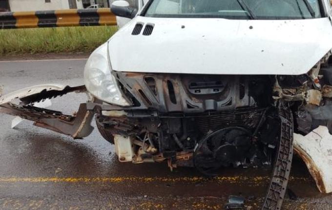 VÍDEO: colisão frontal entre dois veículos deixa motorista ferido na BR 163
